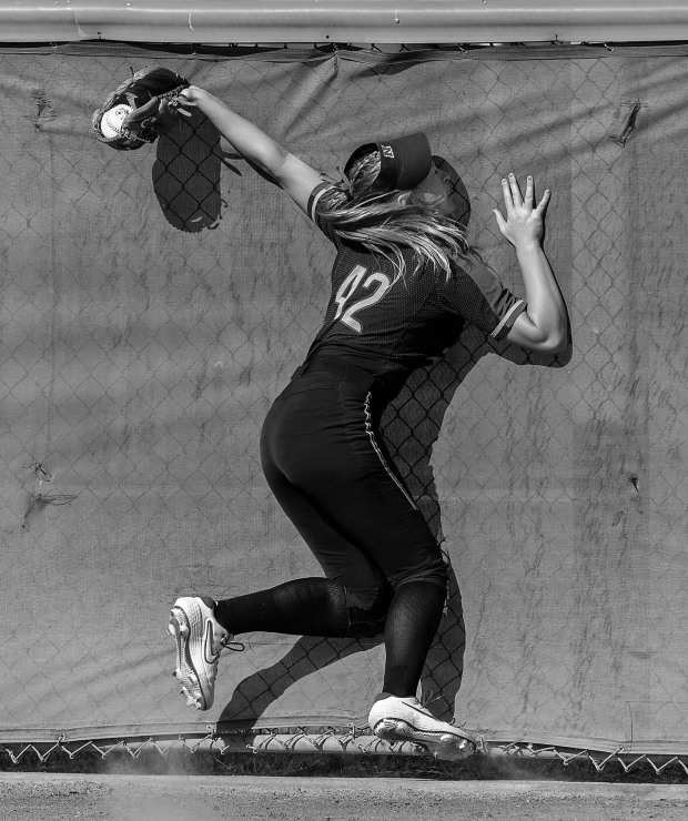 Norco's Dakota Potter #42 makes the leaping catch as she kisses the fence in right center field on a ball hit by Roosevelt Ashlee Annett #32 during the Big VIII League softball game in Eastvale on Wednesday, April 13, 2022. (Photo by Terry Pierson, The Press-Enterprise/SCNG)