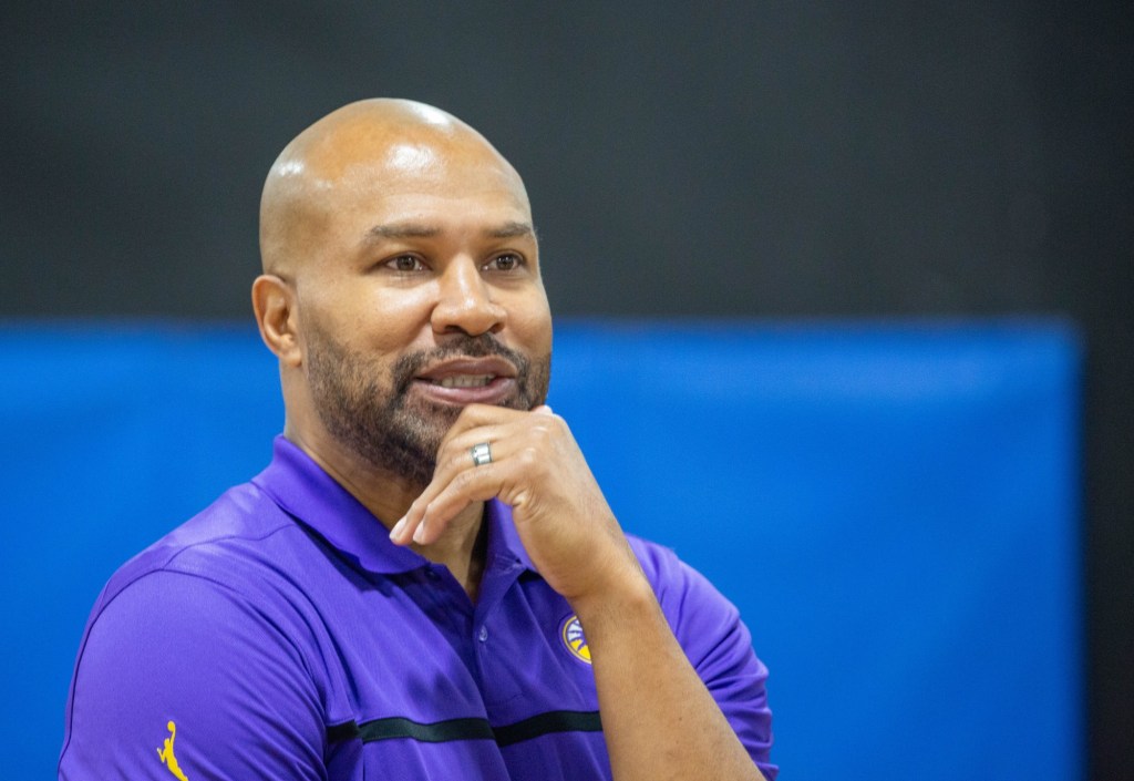 Former Lakers guard Derek Fisher hired to coach Crespi boys basketball ...