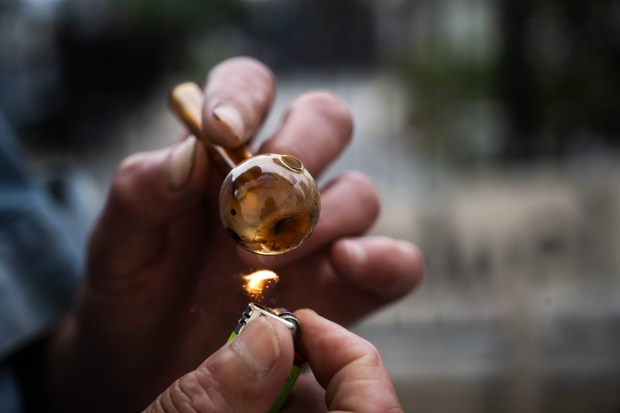 A fentanyl user smokes the drug in a Los Angeles alley near MacArthur Park. (Photo by Sarah Reingewirtz, Los Angeles Daily News/SCNG)