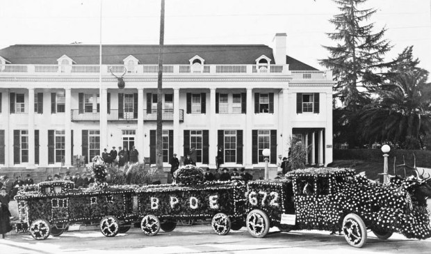 1920: The 31st Rose Parade marked the end of the horse-drawn era. Motor-driven floats, powered by electric and gasoline engines, took over completely.