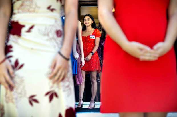 Olivia Bohanec, of La Salle High School, and the other 27 finalists for the 2024 Rose Court make their way out of the Tournament House in Pasadena to pose for the press on Monday, September 25, 2023. The Rose Court will be announced on Monday, October 2, 2023. (Photo by Sarah Reingewirtz, Los Angeles Daily News/SCNG)