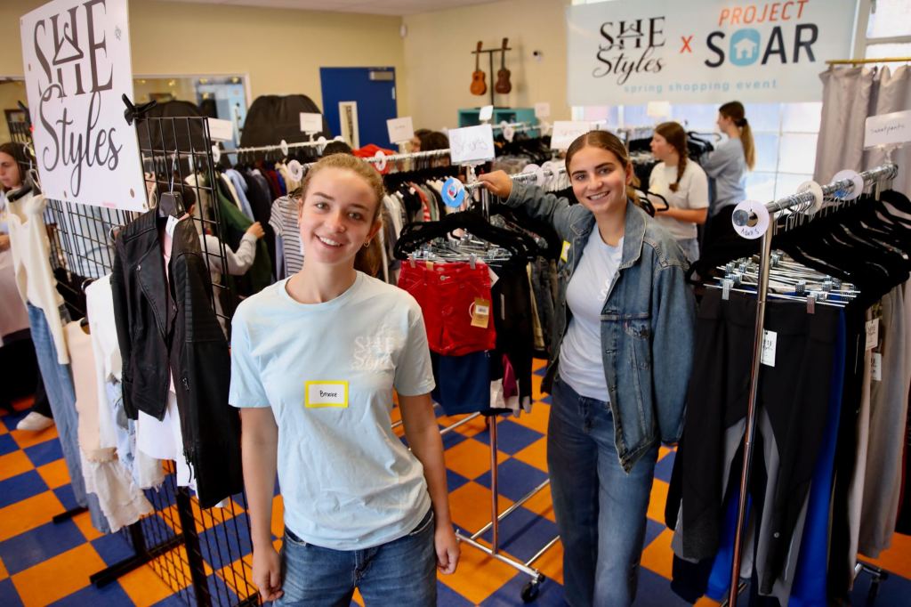 This LA teen nonprofit holds free clothing pop-ups for low-income ...